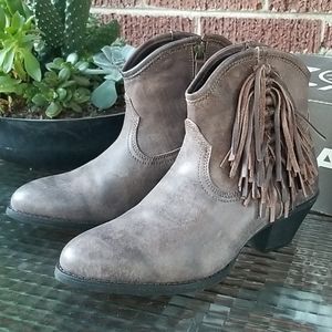 Ariat Duchess Leather Fringe Western Bootie Wmns 8
